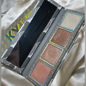 LE Kylie Cosmetics Weather Collection Highlighter Palette